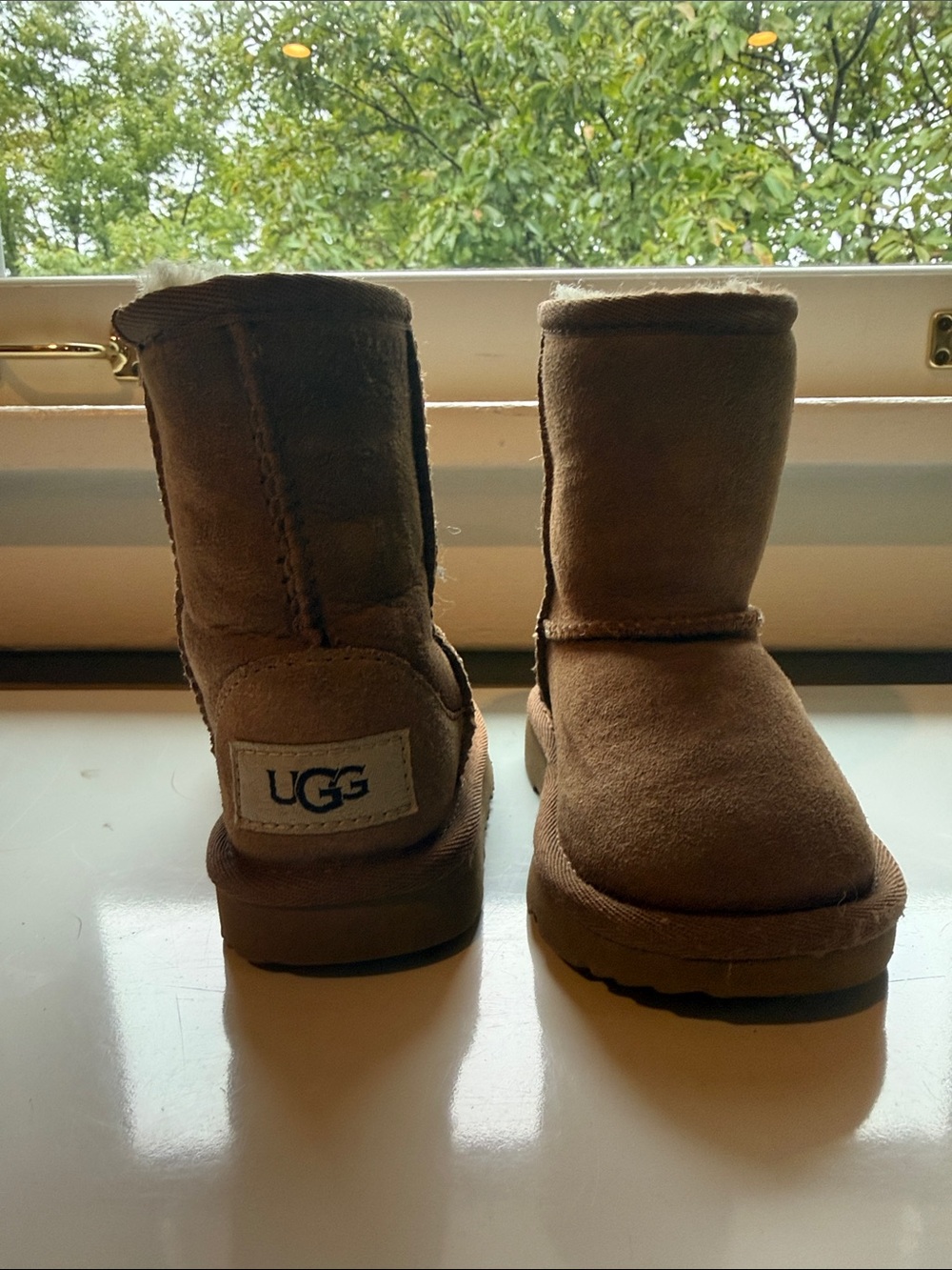 UGG Toddler Chestnut Sheepskin Boots sz 6